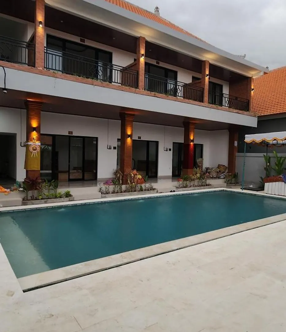 Kubu Dangin Guest House Kerobokan 塞米亚克 印尼