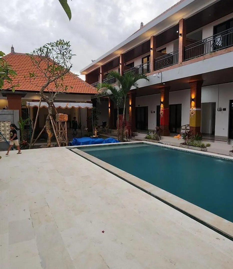 Kubu Dangin Guest House Kerobokan 塞米亚克