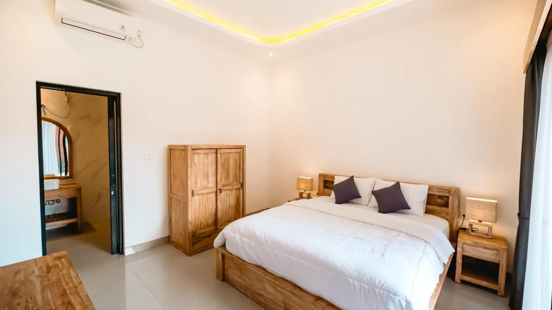 Kubu Dangin Guest House Kerobokan 塞米亚克