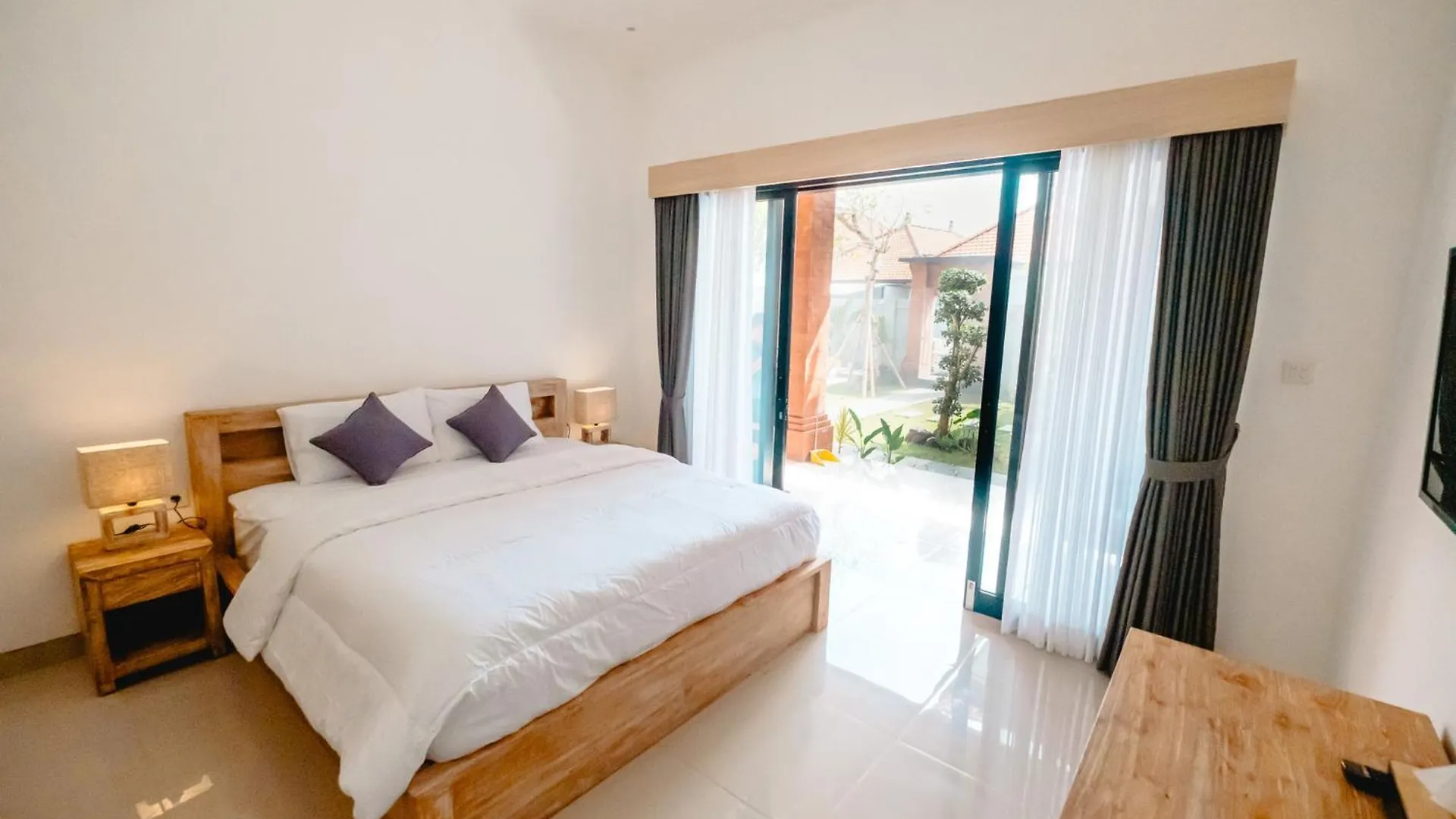 Kubu Dangin Guest House Kerobokan 塞米亚克
