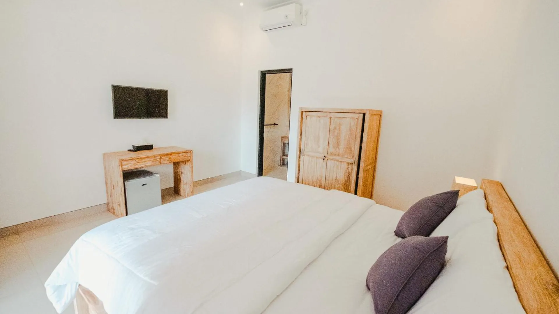 Kubu Dangin Guest House Kerobokan 塞米亚克 印尼