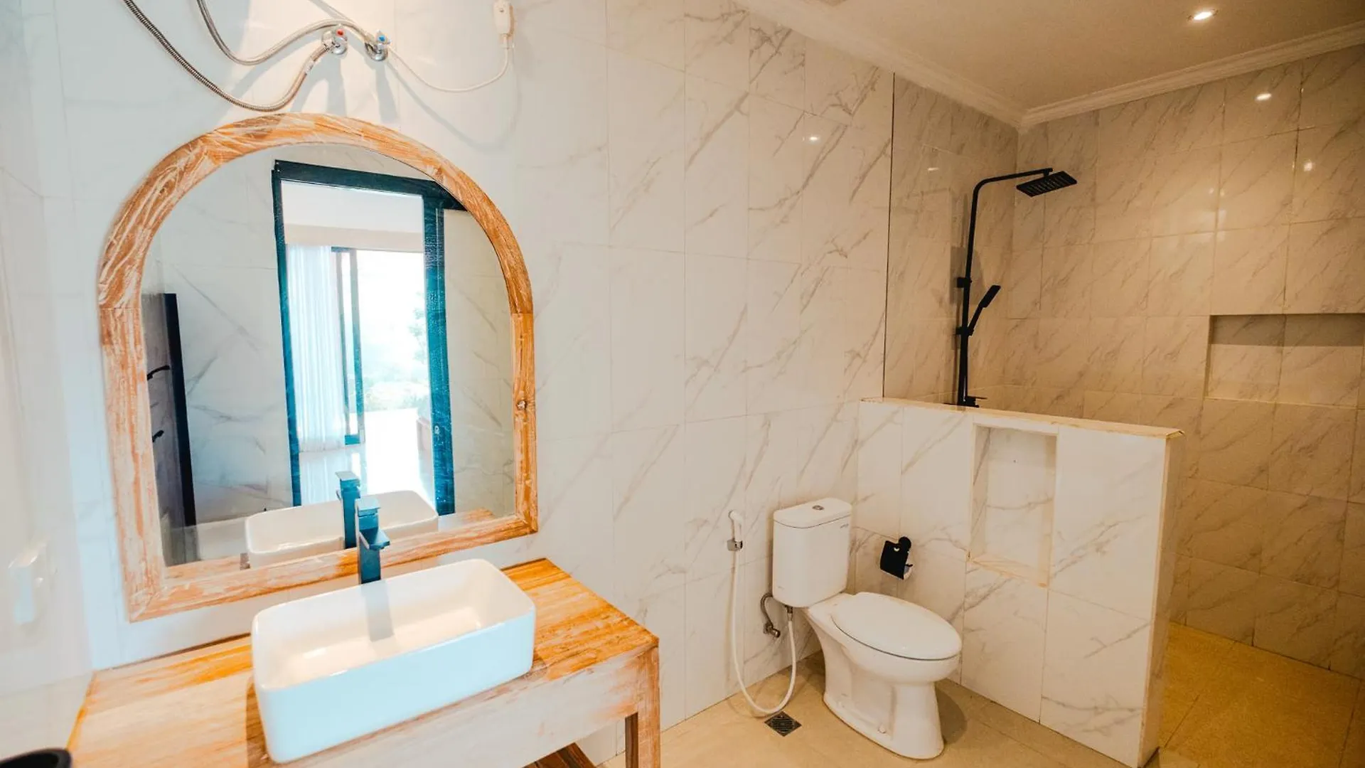 Kubu Dangin Guest House Kerobokan 塞米亚克 0*,  印尼