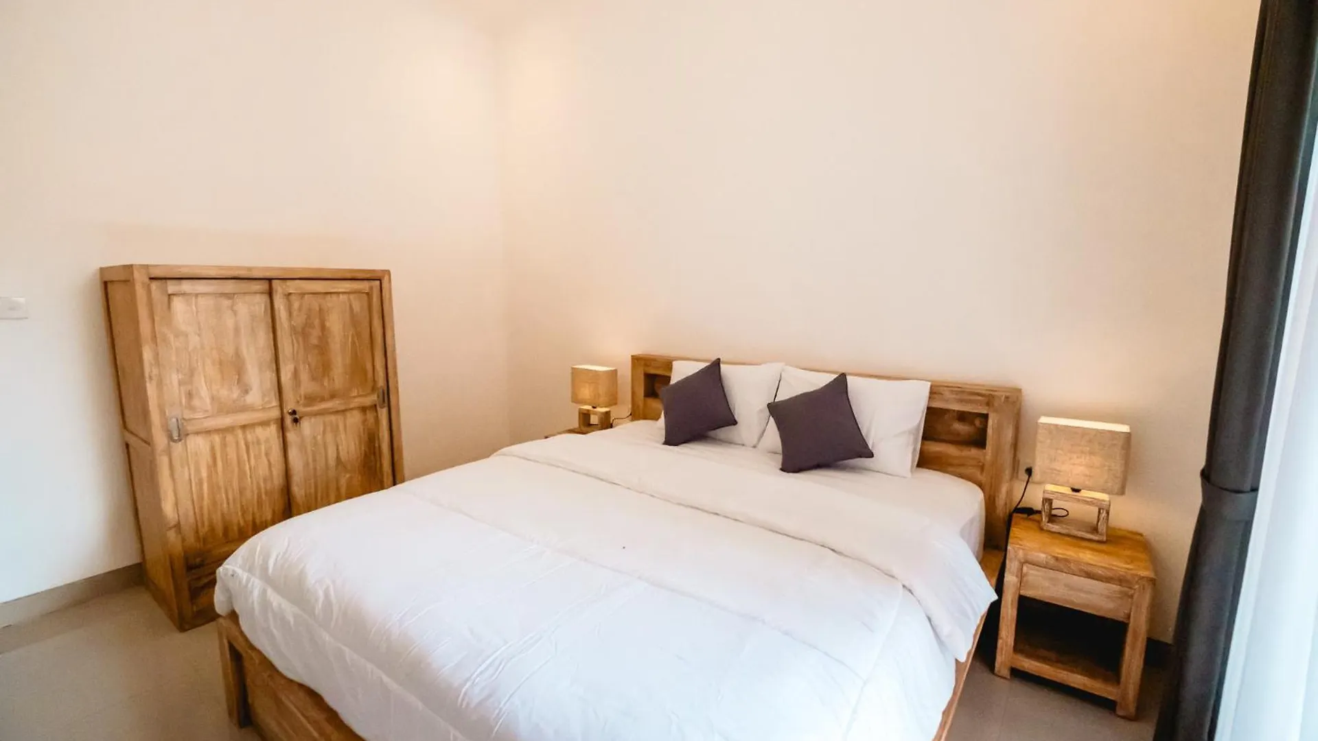 Kubu Dangin Guest House Kerobokan 塞米亚克