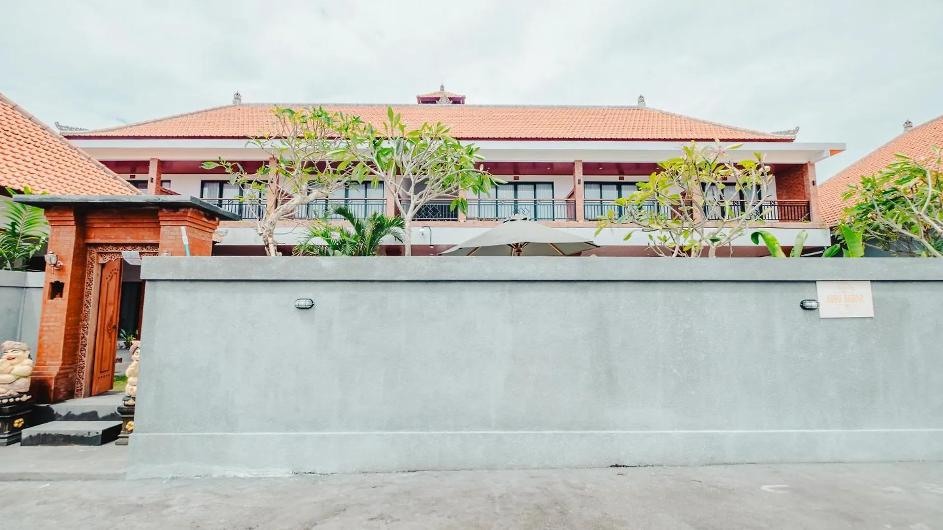 Kubu Dangin Guest House Kerobokan 塞米亚克