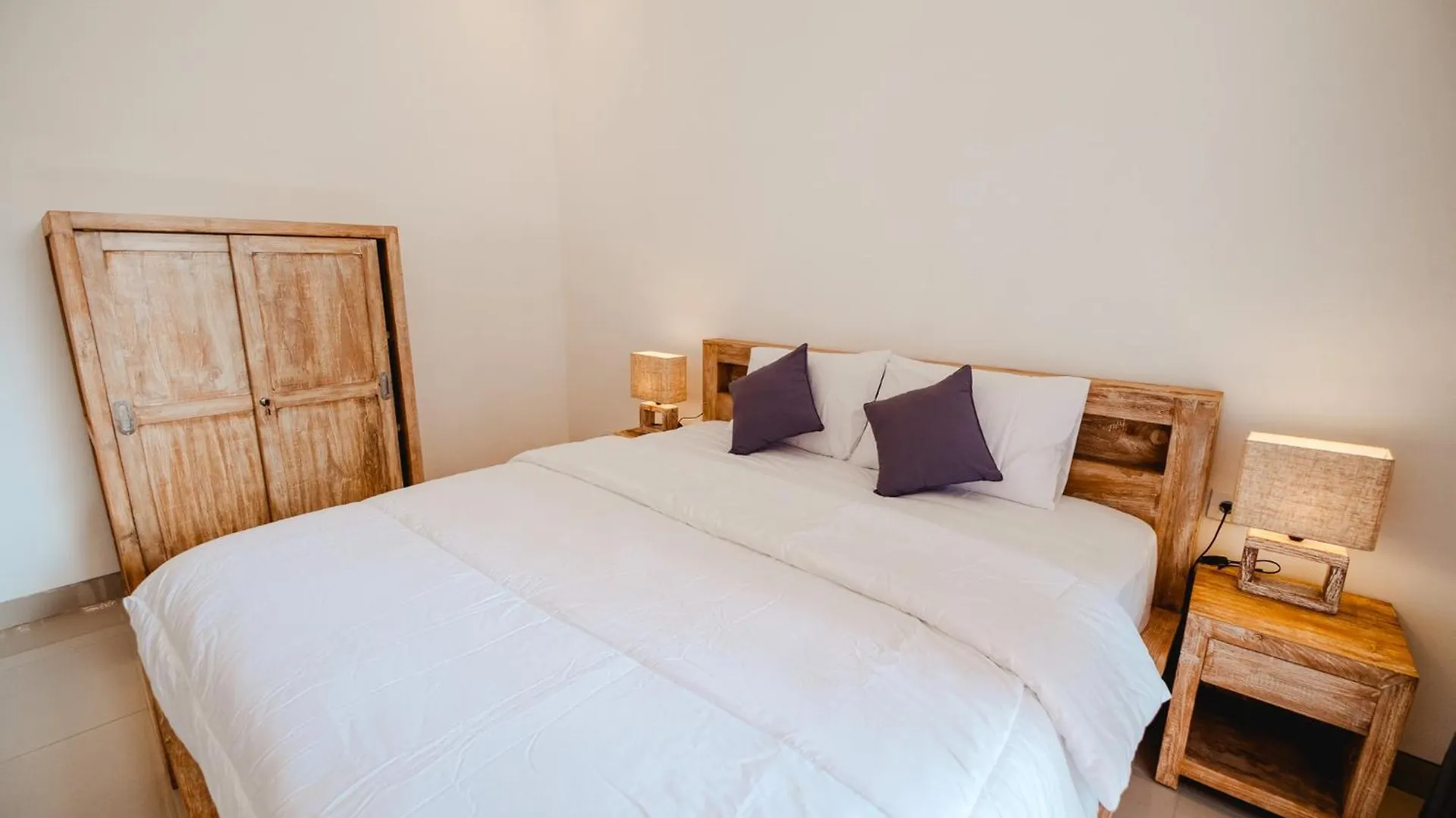 Kubu Dangin Guest House Kerobokan 塞米亚克