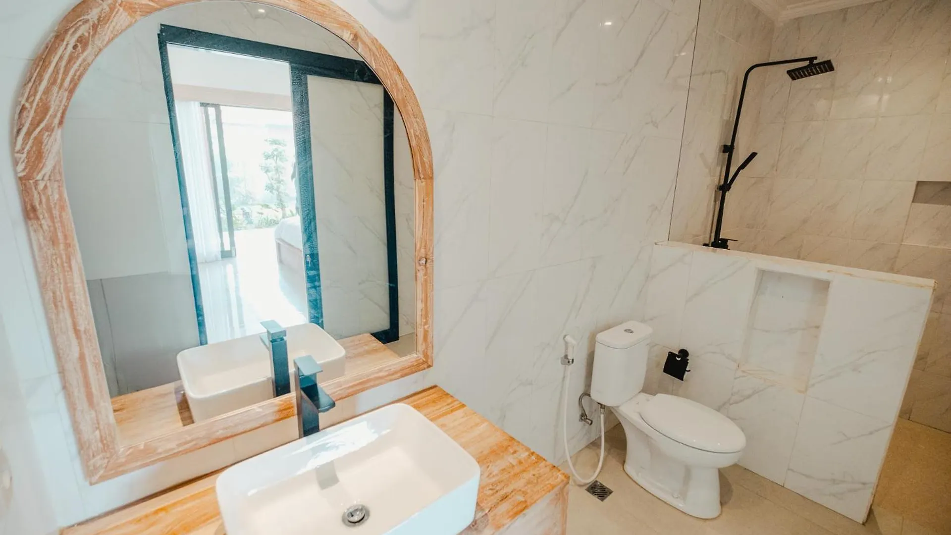Kubu Dangin Guest House Kerobokan 塞米亚克 印尼