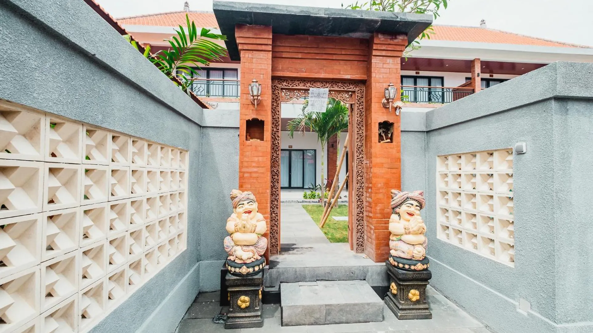 Kubu Dangin Guest House Kerobokan 塞米亚克