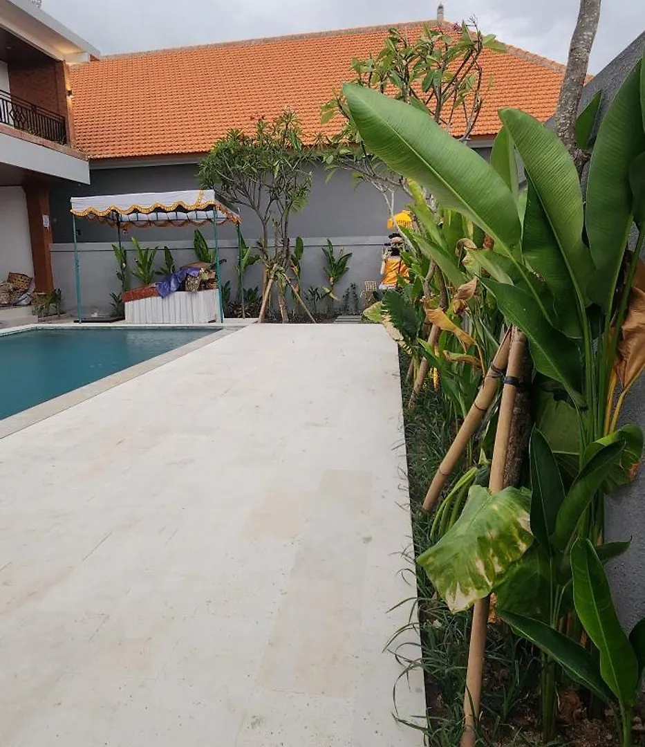 Kubu Dangin Guest House Kerobokan 塞米亚克