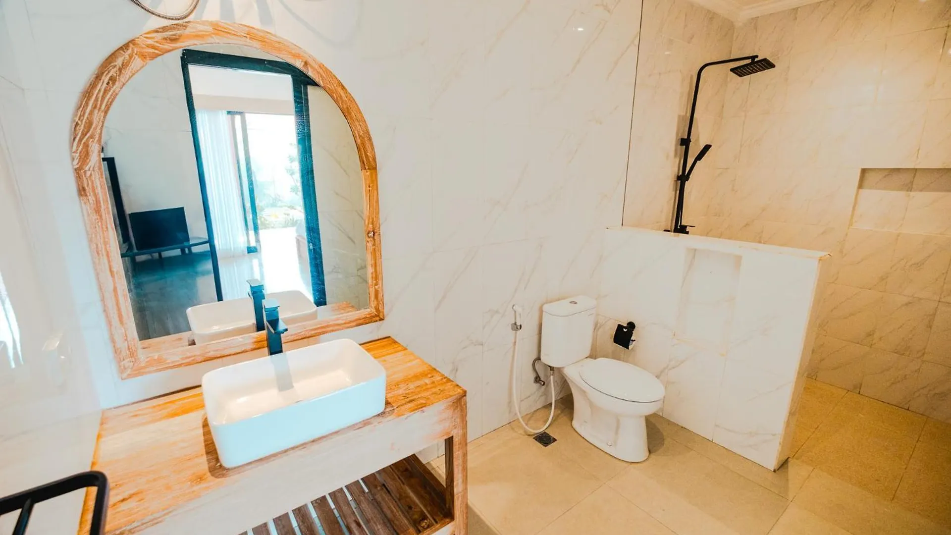 Kubu Dangin Guest House Kerobokan 塞米亚克